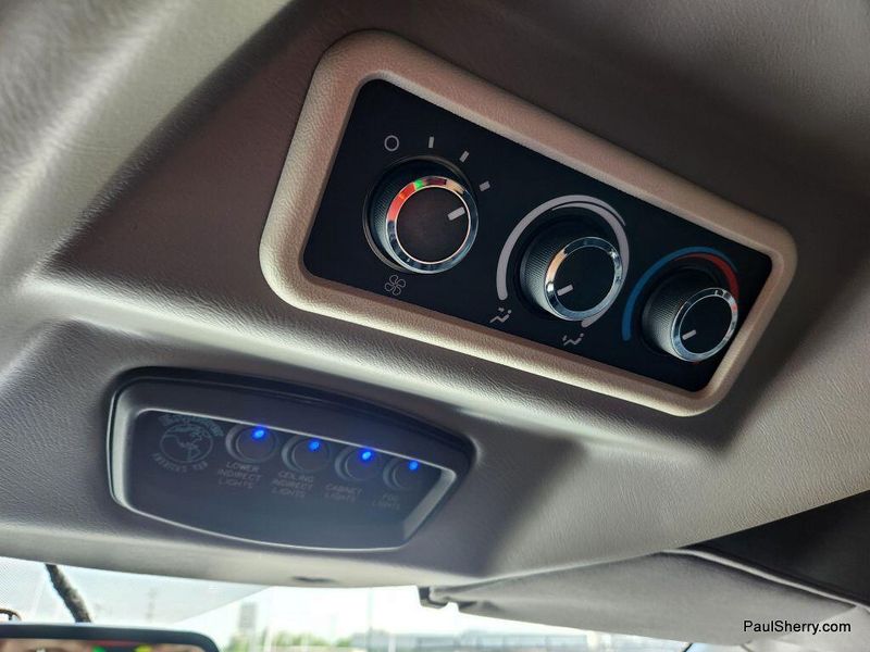 2022 GMC Savana Image 39