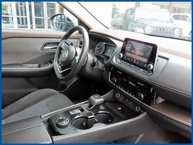 2021 Nissan Rogue SVImage 8