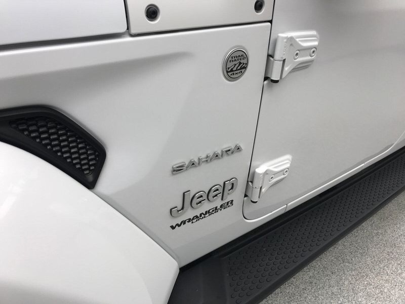 2019 Jeep Wrangler Unlimited SaharaImage 2