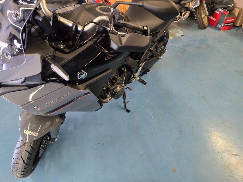 2025 Yamaha TRACER 9 RAVEN Image 3