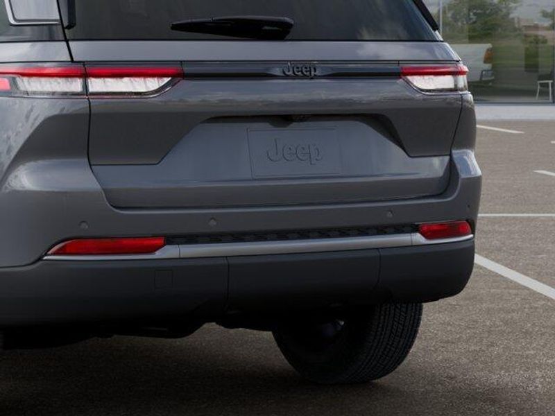 New 2027 Jeep Grand Cherokee Laredo Altitude 4x2Image 13