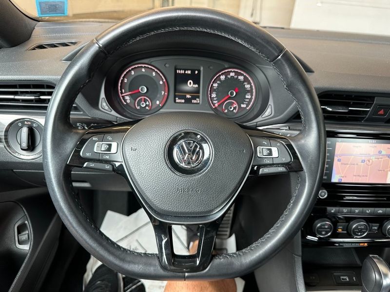 2021 Volkswagen Passat 2.0T R-LineImage 2