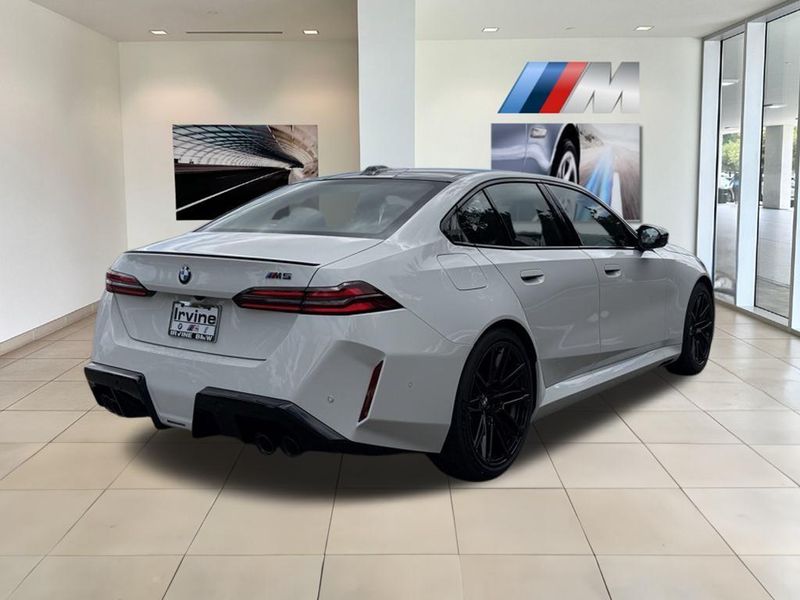 2025 BMW M5 BaseImage 6