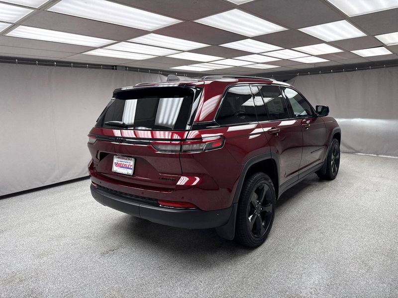 New 2025 Jeep Grand Cherokee Limited 4x4Image 3