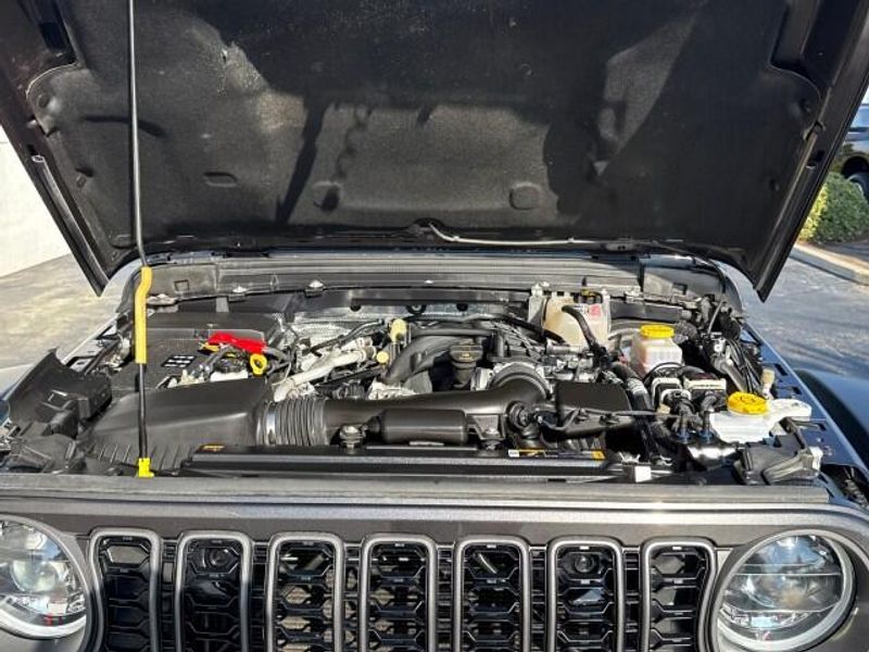 2024 Jeep Wrangler Rubicon photo 23