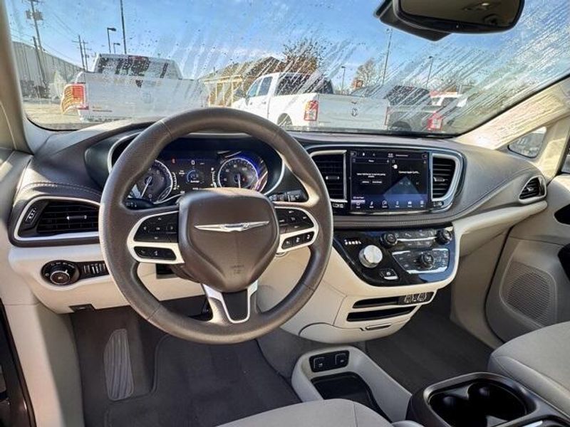 Used 2021 Chrysler Pacifica TouringImage 10