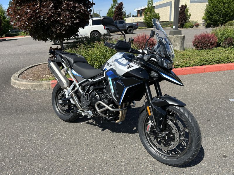 New 2026 Triumph TIGER 900 GT PRO ALPINE EDITION 