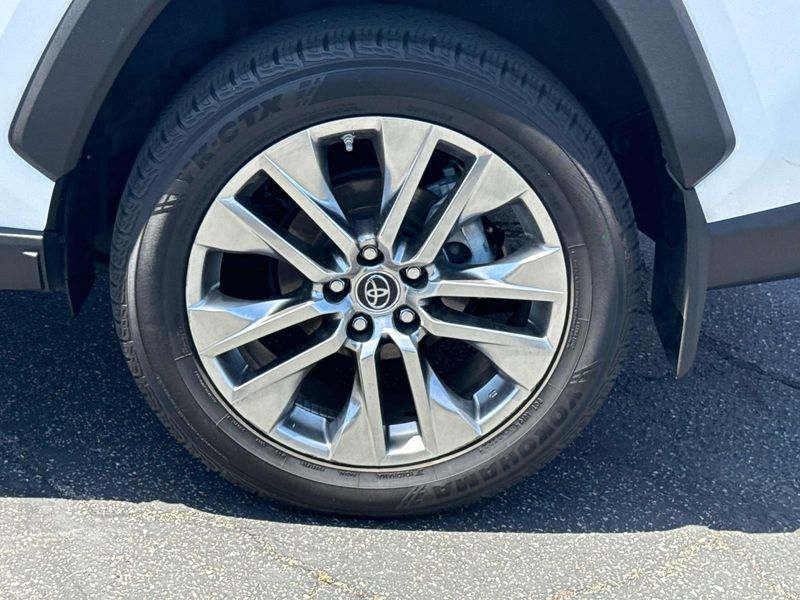Used 2019 Toyota RAV4 XLE Premium FWD (Natl)