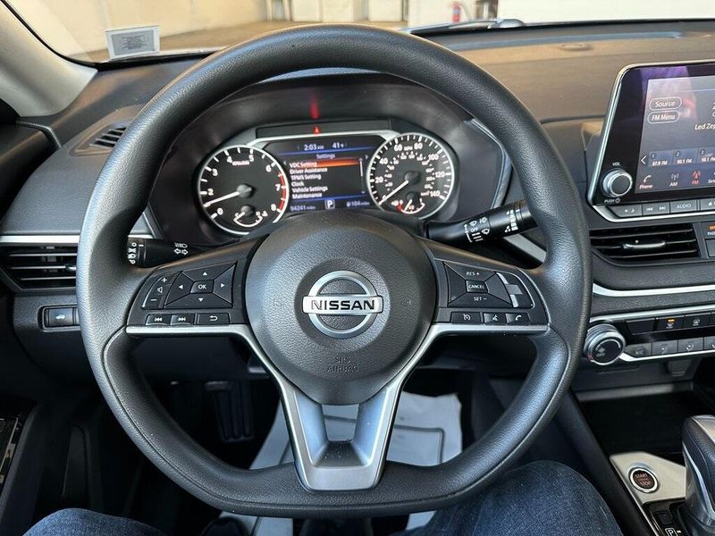 2021 Nissan Altima 2.5 SVImage 2