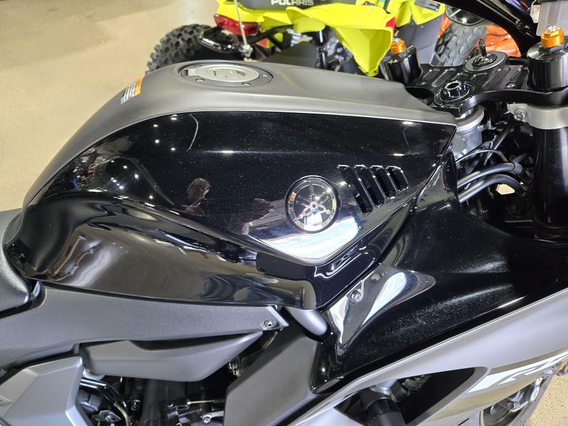 Used 2024 Yamaha YZFR7 Image 11