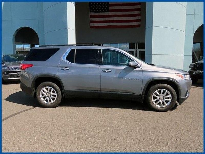 2019 Chevrolet Traverse LTImage 2