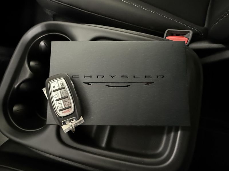 New 2027 Chrysler Pacifica SelectImage 20