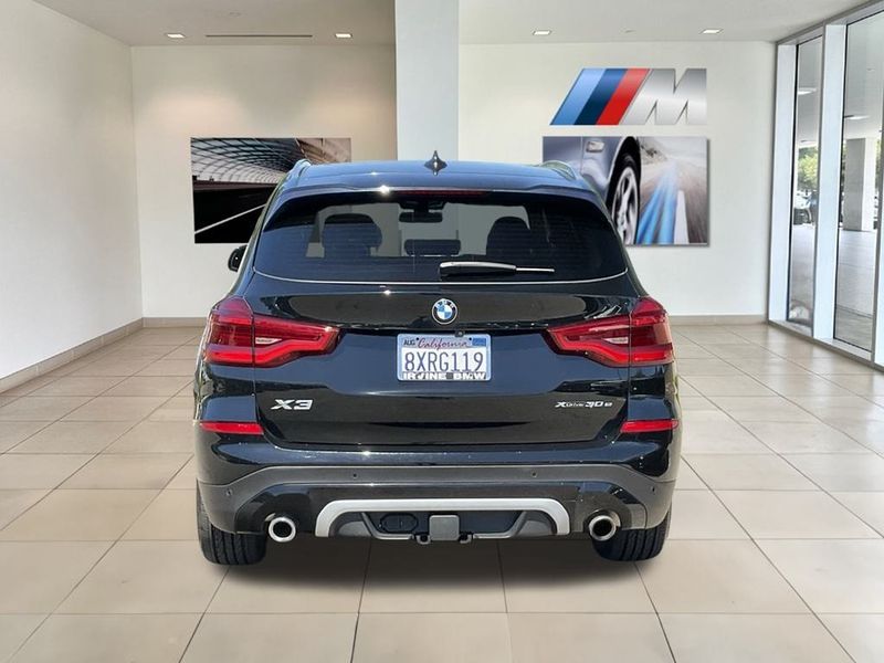 2021 BMW X3 xDrive30eImage 6