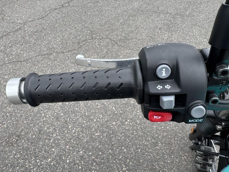 2025 Triumph Scrambler 900 - KINGFISHER BLUE 