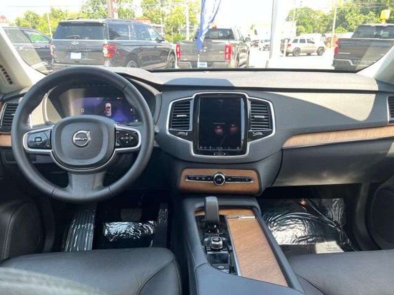 2024 Volvo XC90 B6 Plus Bright Theme