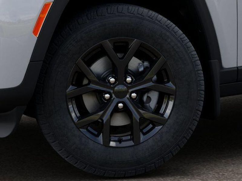 New 2026 Jeep Grand Cherokee Laredo Altitude 4x4Image 8