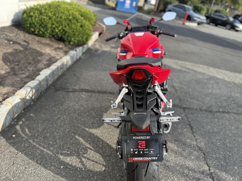 2025 Honda CBR650R EClutchImage 6