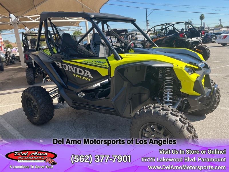 2022 Honda SXS10S2RDLN  in a TONIC YELLOW PEARL exterior color. Del Amo Motorsports of Los Angeles (562) 262-9181 delamomotorsports.com 