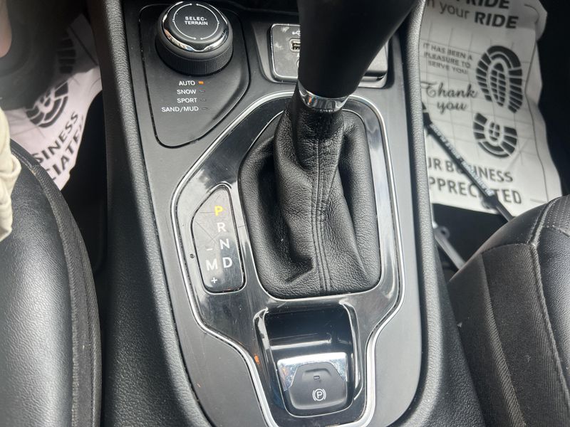 Used 2023 Jeep Cherokee Altitude LuxImage 37
