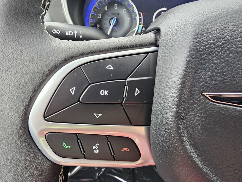 2025 Chrysler Pacifica SelectImage 18