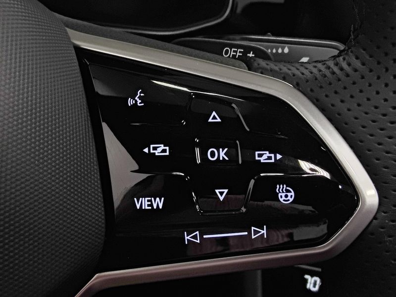 2025 Volkswagen Jetta GLI Autobahn w/Sunroof & Beats AudioImage 24