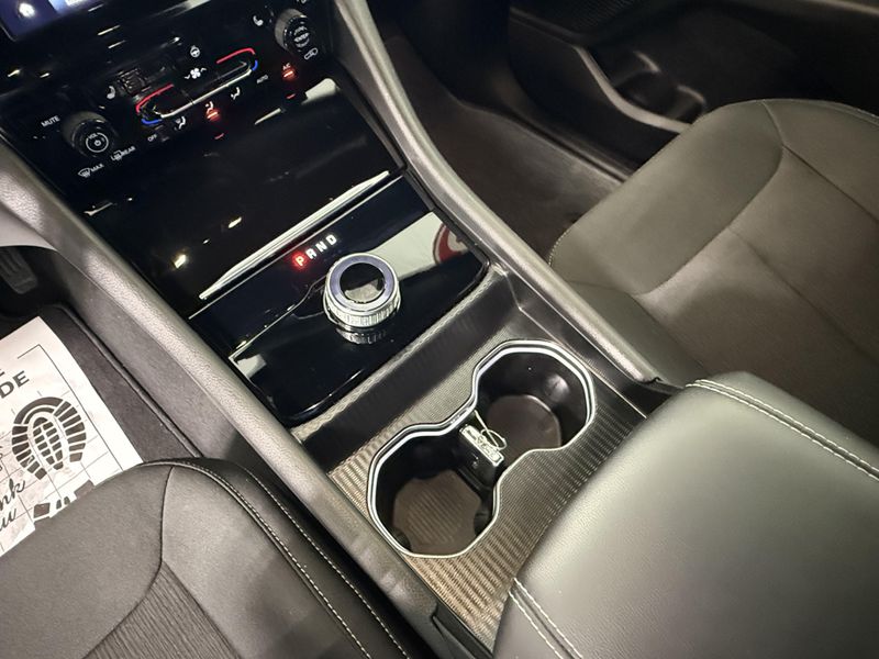Used 2025 Jeep Grand Cherokee L LaredoImage 20