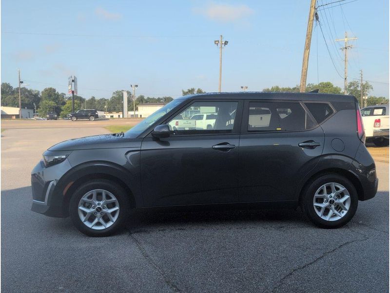 Used 2023 Kia Soul LXImage 2