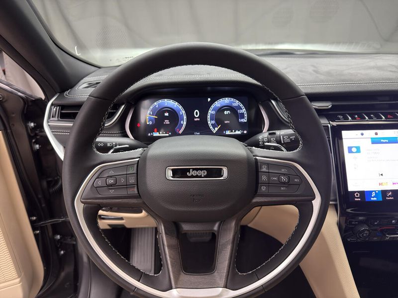 New 2025 Jeep Grand Cherokee Limited 4x4Image 10