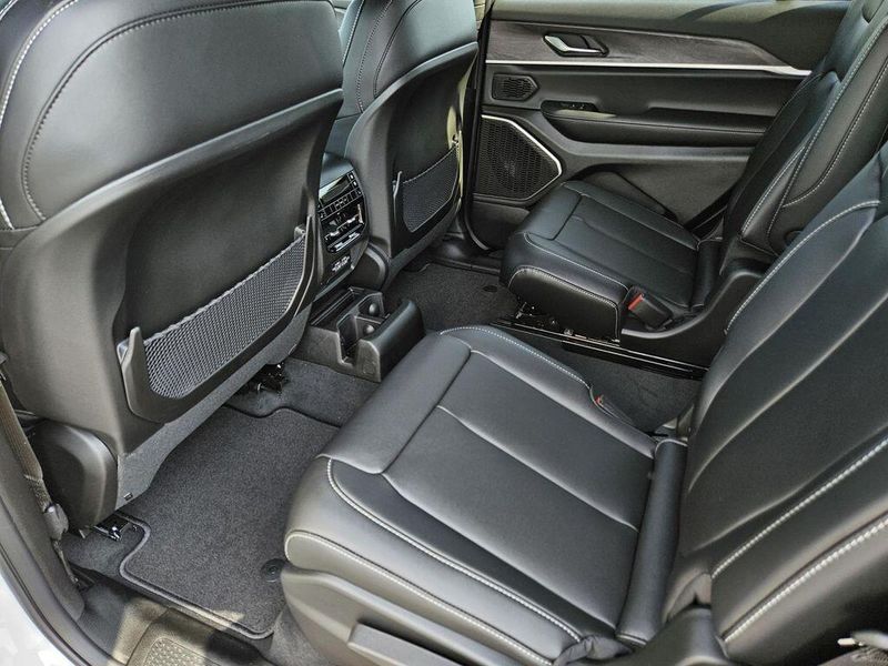 2025 Jeep Grand Cherokee L Limited 4x4Image 25