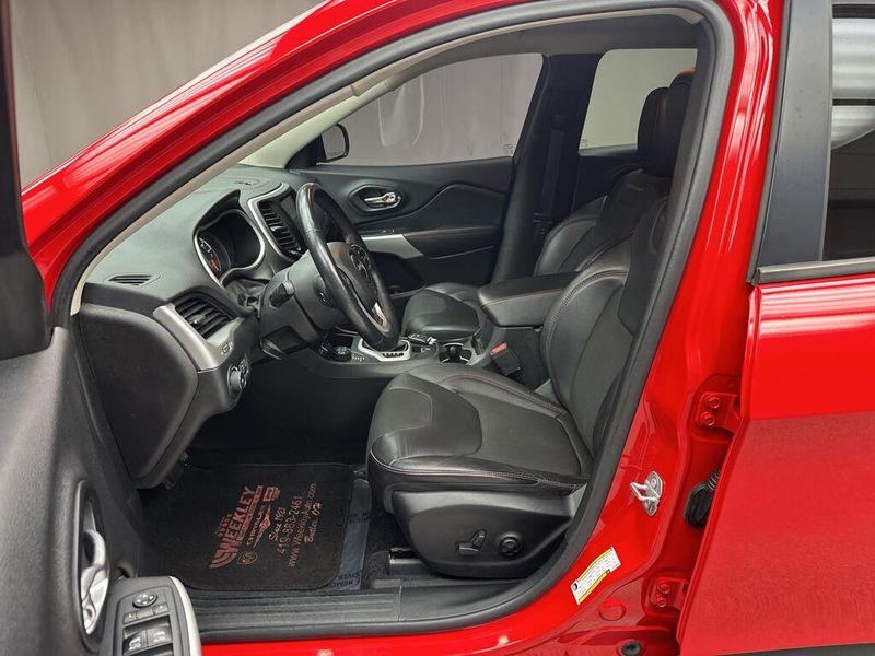 Used 2018 Jeep Cherokee TrailhawkImage 9