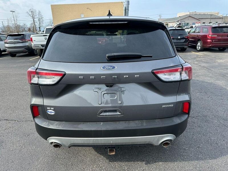 2021 Ford Escape SEImage 14
