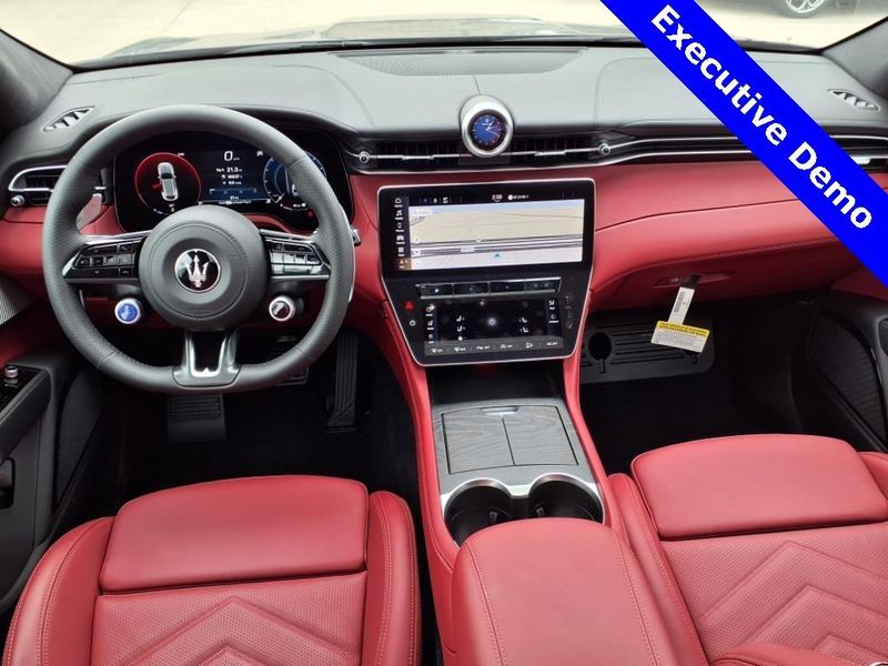 New 2025 Maserati Grecale ModenaImage 12