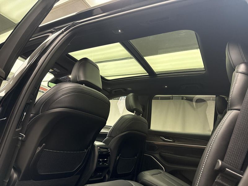 New 2027 Jeep Grand Cherokee L Limited Reserve 4x4Image 14
