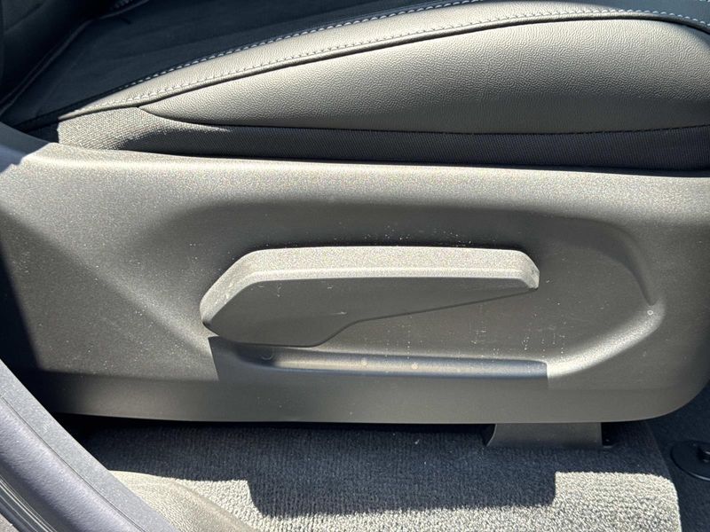 New 2026 Jeep Grand Cherokee Laredo Altitude 4x2