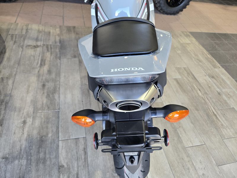 NEW 2026 HONDA CBR600RR Image 9