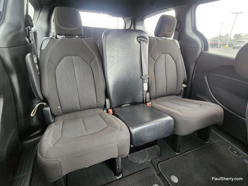 Used 2024 Chrysler Pacifica Touring