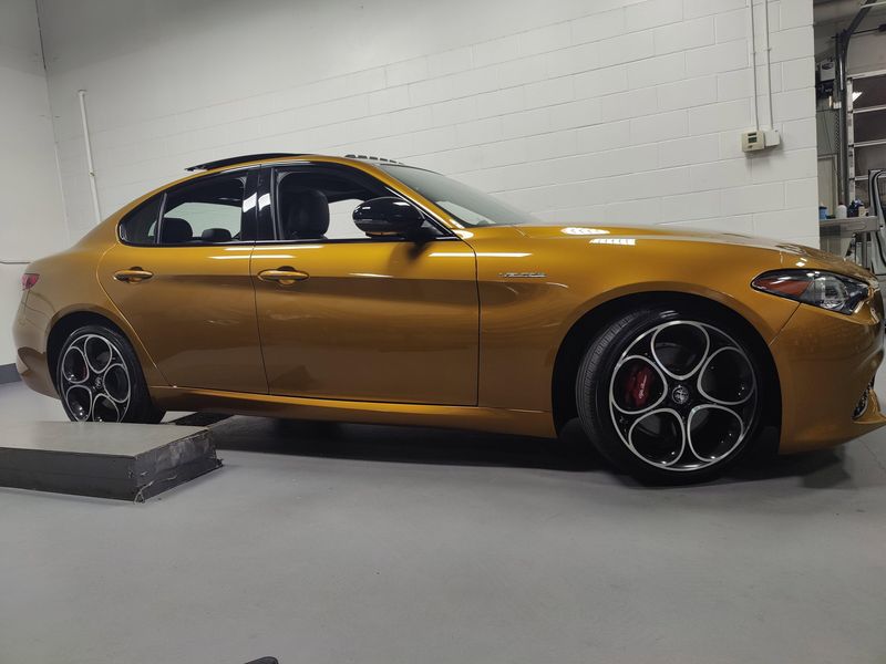 2022 Alfa Romeo Giulia Veloce Premium AWD w/Activ AsstImage 3