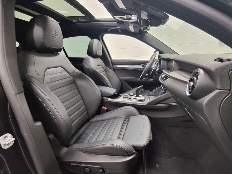 2024 Alfa Romeo Stelvio Veloce AWD w/Activ AsstImage 6