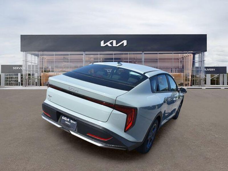 New 2026 Kia K4 LXSImage 4