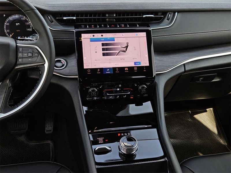 2025 Jeep Grand Cherokee L Limited 4x4Image 28