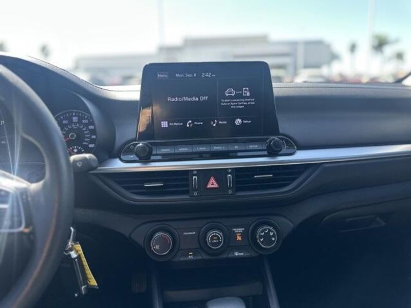 Used 2023 Kia Forte LXSImage 15