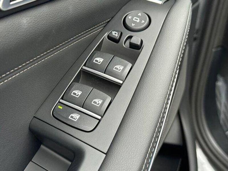 Used 2026 BMW X5 sDrive40iImage 19