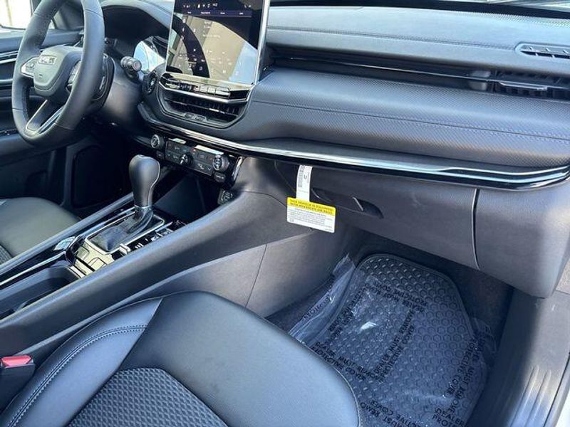 New 2026 Jeep Compass Latitude Altitude 4x4Image 13