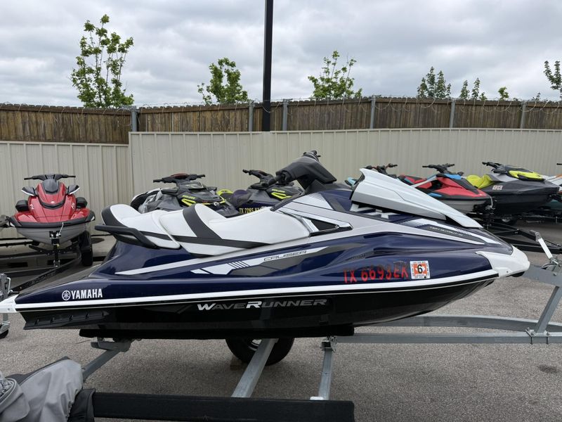 USED 2018 YAMAHA VX CRUISER YACHT BLUEWHITE Image 2