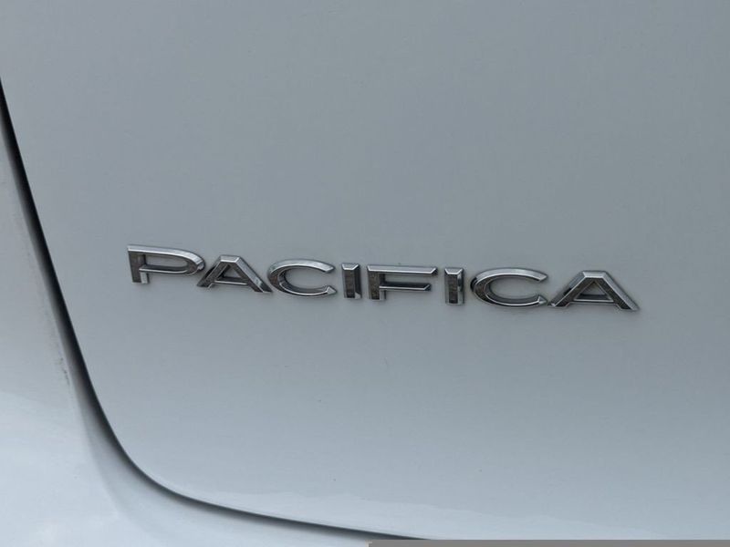 2022 Chrysler Pacifica Hybrid Touring LImage 17