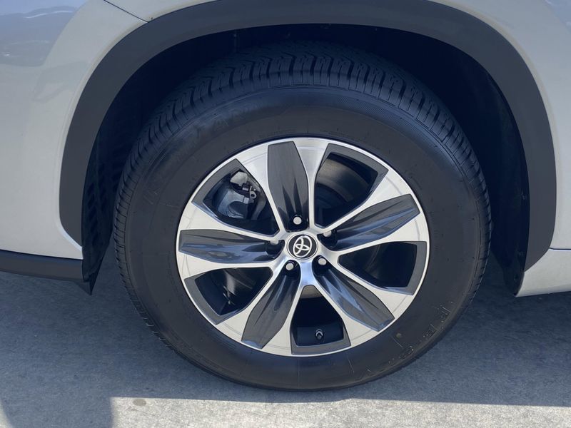 2022 Toyota Highlander XLEImage 10