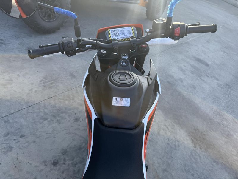 New 2025 KTM 390 SMC R Image 6