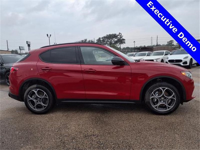 2025 Alfa Romeo Stelvio Image 5