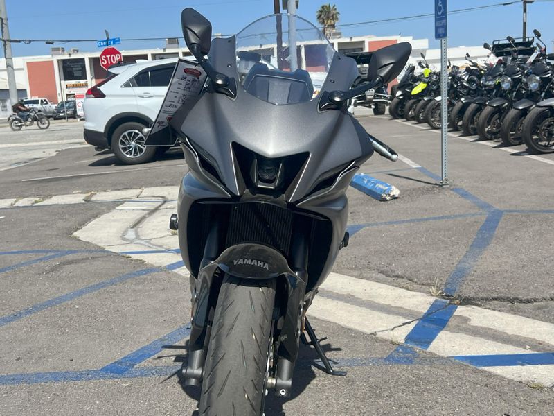 2024 Yamaha YZF-R7 Image 4
