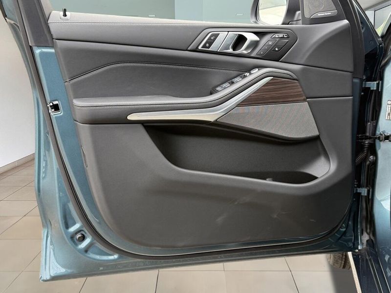 2025 BMW X7 xDrive40iImage 18